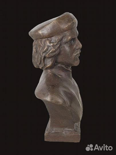Бюст бронзовый 