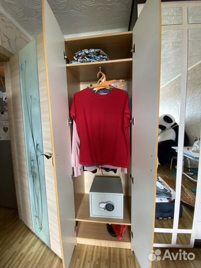 Небольшой шкаф