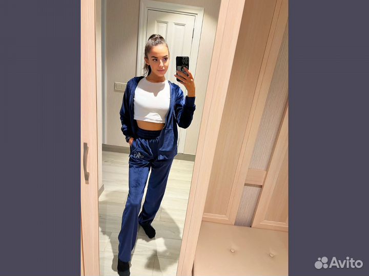 Велюровый костюм женский спортивный