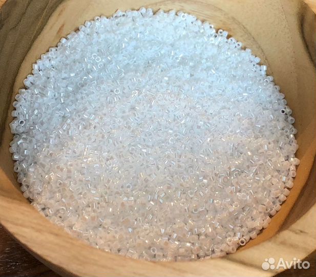 Бисер Miyuki delica белый, нитки Silamide