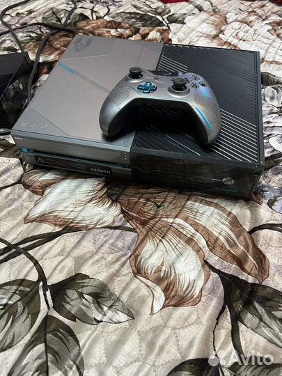 Xbox One Halo limited 500 игр 1Tb