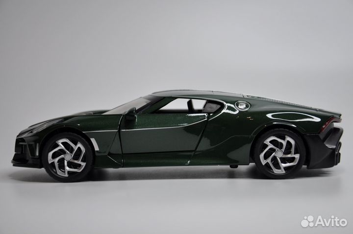 Модель автомобиля Bugatti La Voiture Noire металл