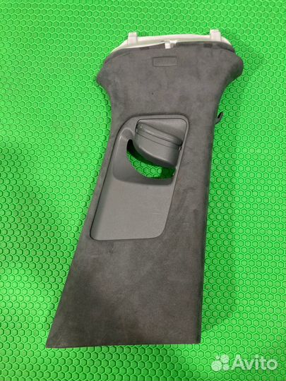 Обшивка стойки центральной правая Porsche Cayenne