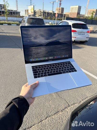 Apple MacBook Pro 15 2019 touch bar