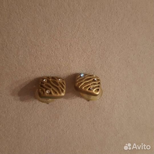 Легкие стильные серьги