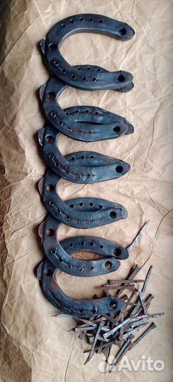 Подкова старинная для лошади с комплектом гвоздей