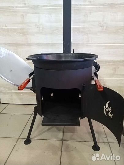 Казан на 12 литров и печь с дверцей и трубой