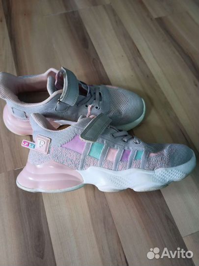 Кроссовки для девочки