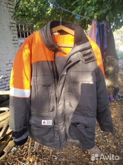 Рабочая куртка и сапоги