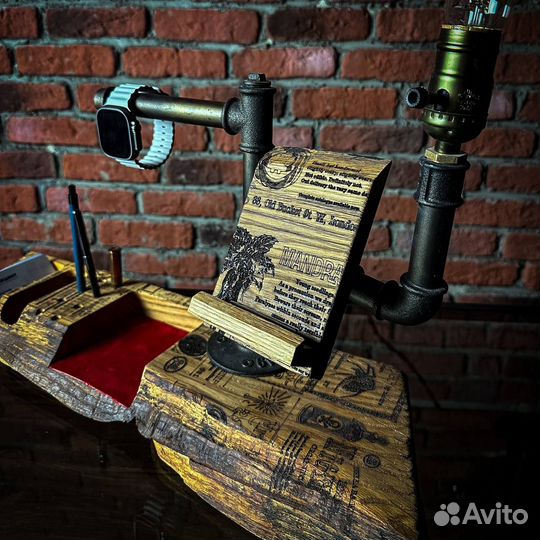 Эксклюзивный органайзер с лампой и зарядкой