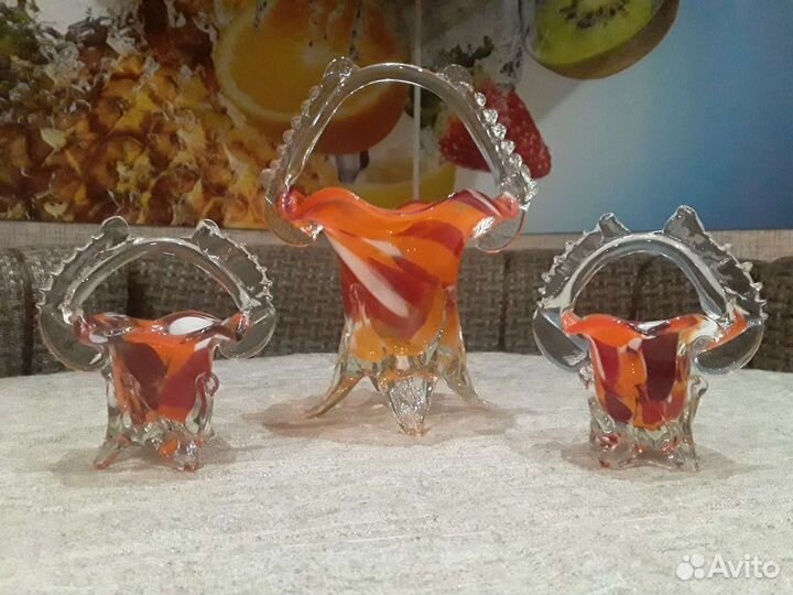 Конфетница с ручкой цветное стекло