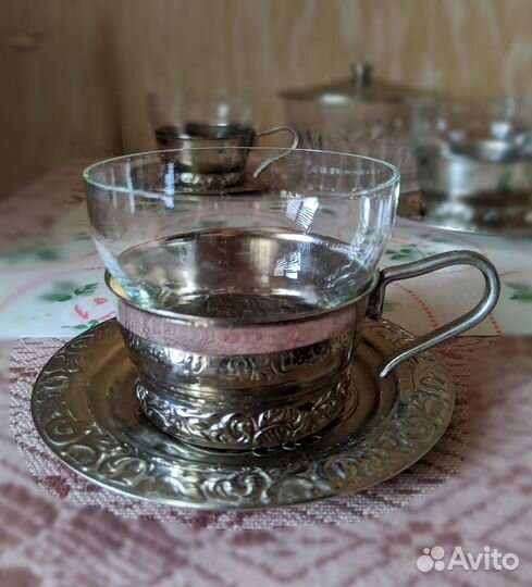 Набор кофейных чашек в подстаканниках и конфетница