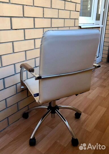 Офисное кресло