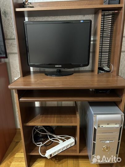 Компьютерный стол