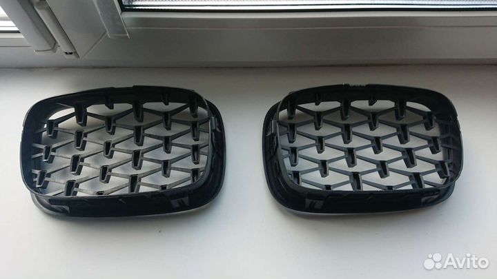 Ноздри решетки бмв Е39 diamond 2020