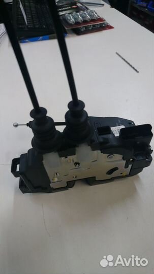 Замок двери передний левый