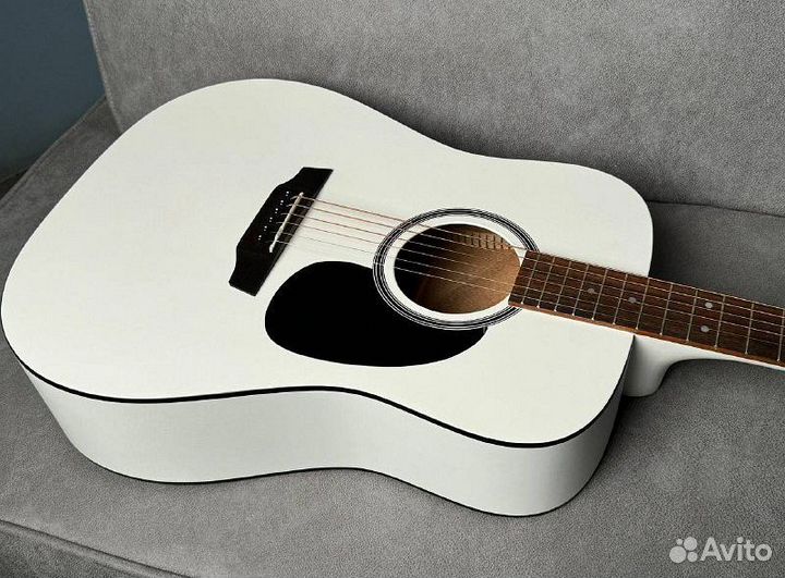 Акустическая гитара