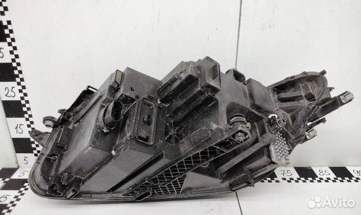 Фара правая Volkswagen Tiguan