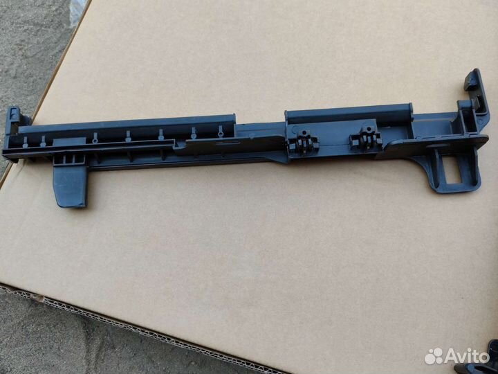 Креплении радиатора кондиционера Мерседес 204 212