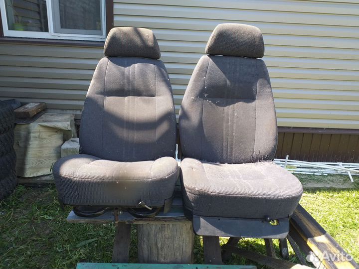 Продам сиденья передние газ 3110