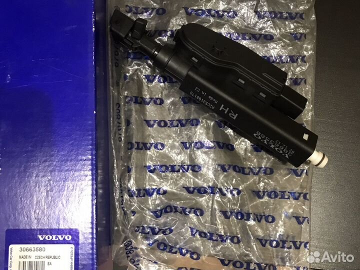 Форсунка омывателя фар правая Volvo оригинал