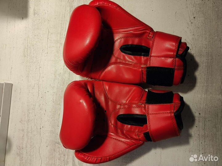Боксерские перчатки 10 oz