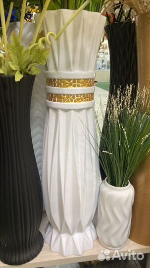 Ваза напольная керамическая белая