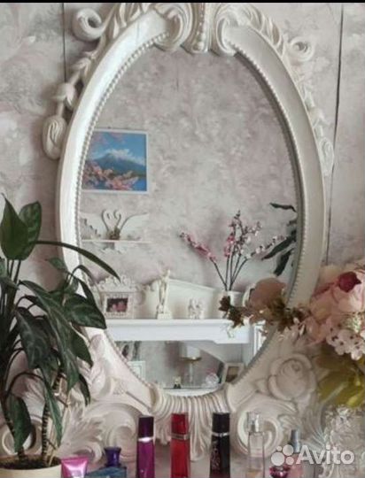 Зеркало в резной раме