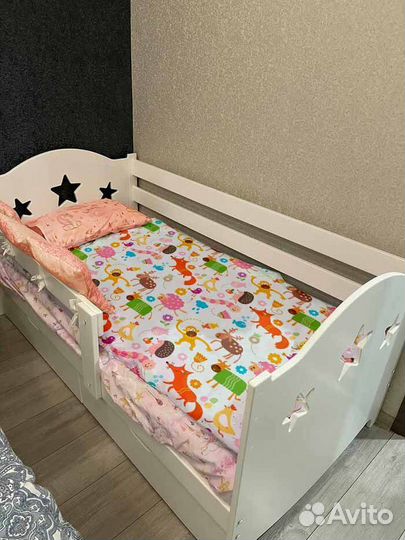 Кроватка для малыша из массива с бортиком сингл