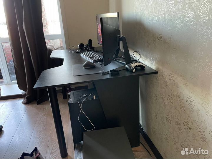 Игровой компьютерный стол