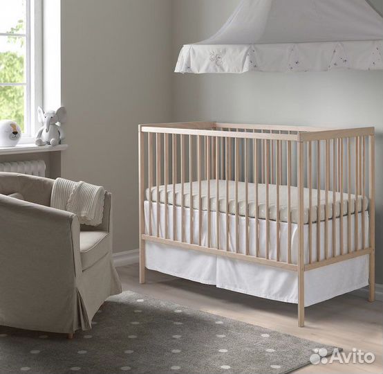 Кровать, бортик, матрас и одеяло для детской крова