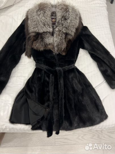 Шуба норковая с воротником из песца
