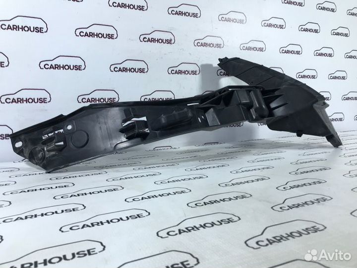 Крепление бампера переднее правое Volkswagen