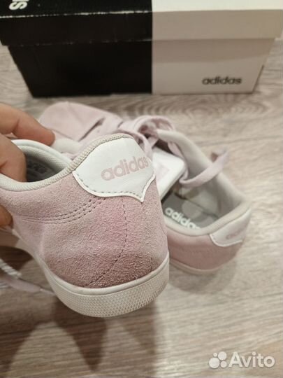 Женские кроссовки adidas