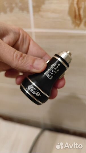 Автомобильная зарядка для телефона