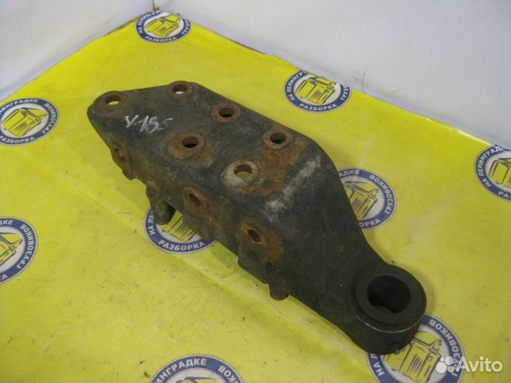 Кронштейн торсиона кабины к раме левый 1611037 vol