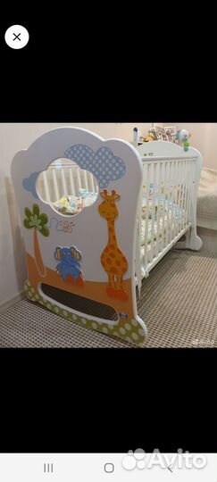 Детская кроватка с маятником и ящиком