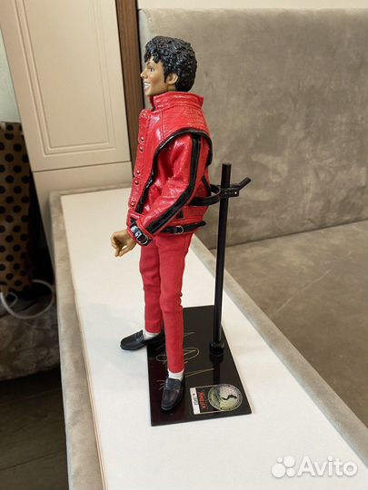 Фигурка Майкла Джексона