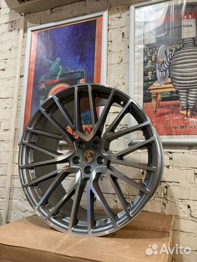 Литые диски на Porsche Macan R21