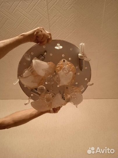 Люстра переключается на дистанционке и святиль