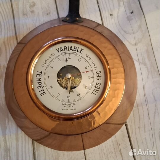 Барометр настенный