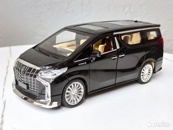 Модель автомобиля Toyota Alphard 1:24