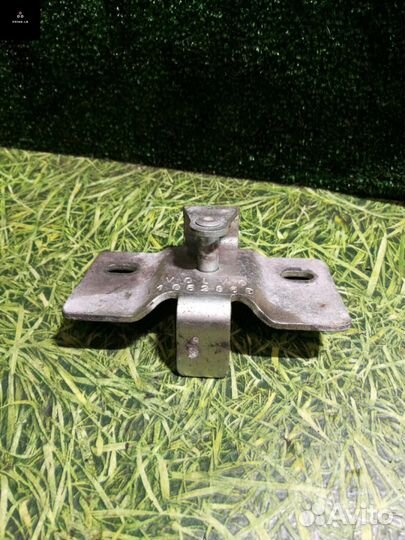 Ответная часть замка бардачка Volvo F 1989 1062868