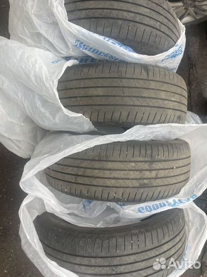 Bridgestone Alenza 001 235/55 R19