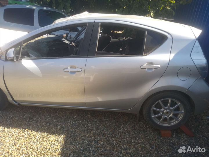 Тойота aqua в разборе