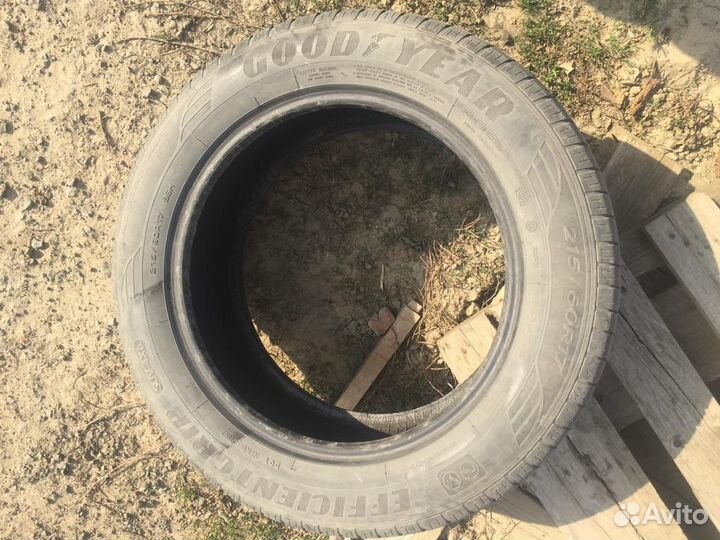 Goodyear EfficientGrip 215/60 R17