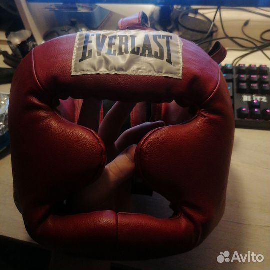 Боксерский шлем everlast красный