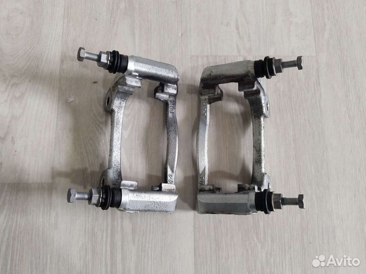 Скобы суппорта Лада Веста нового образца