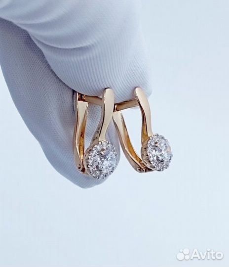 Золотые серьги с камнем