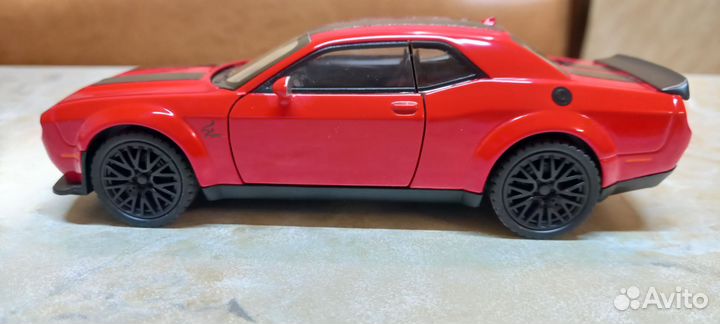 Модель автомобиля Dodge Challenger Hellcat 1/32